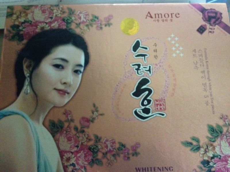 kem tri nam amore whitening