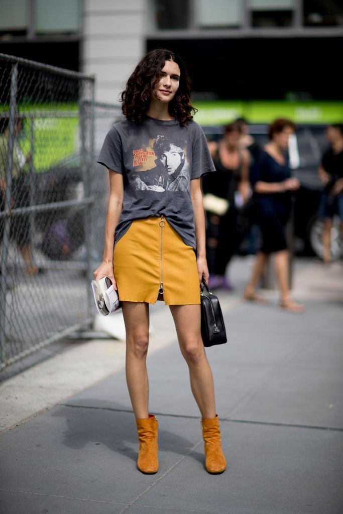 t shirt with skirt outfit
