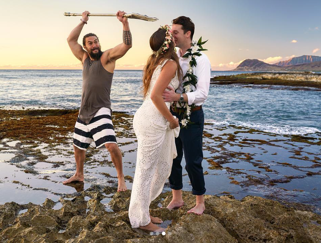 'Aquaman' Star Jason Momoa Crashes Couple's Wedding Photos in Hawaii