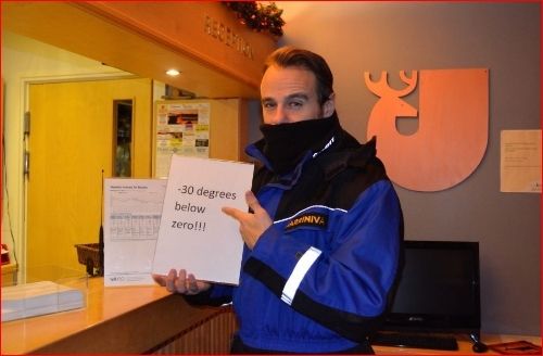 DOMINGO, VISITA A SANTA Y MOTOS DE NIEVE. - Laponia, un cuento de Navidad (1)