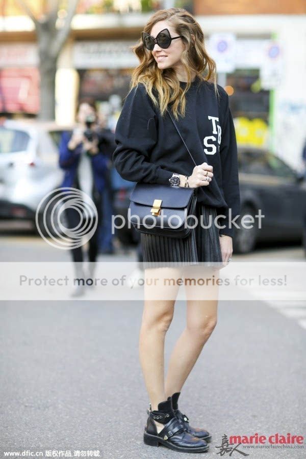 Miranda Kerr Caps a Casual Summer Outfit With a Tiny Louis Vuitton Bag -  PurseBlog